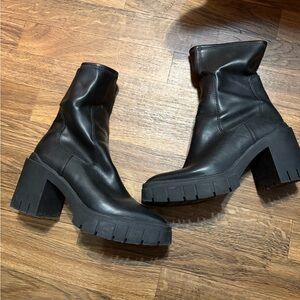 Elegant Black Heeled Boots